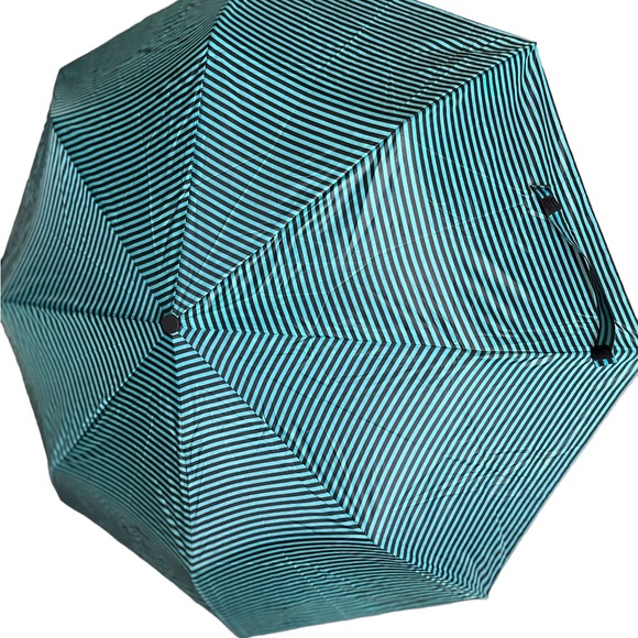 NWT’s Weatherproof striped umbrella - Picture 4 of 4